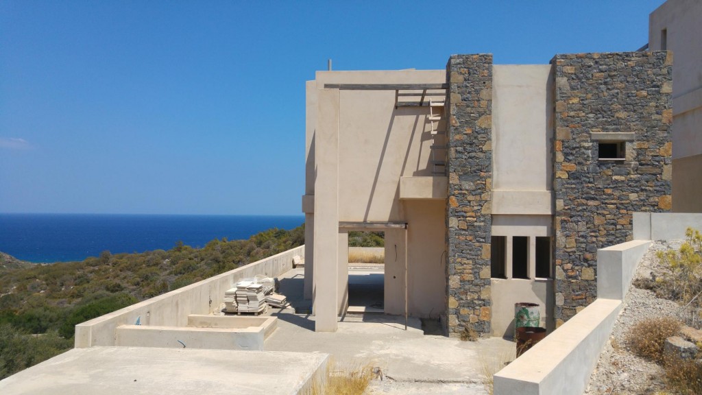 3 bedroom luxury villa with pool. Sea views. Near completion.
