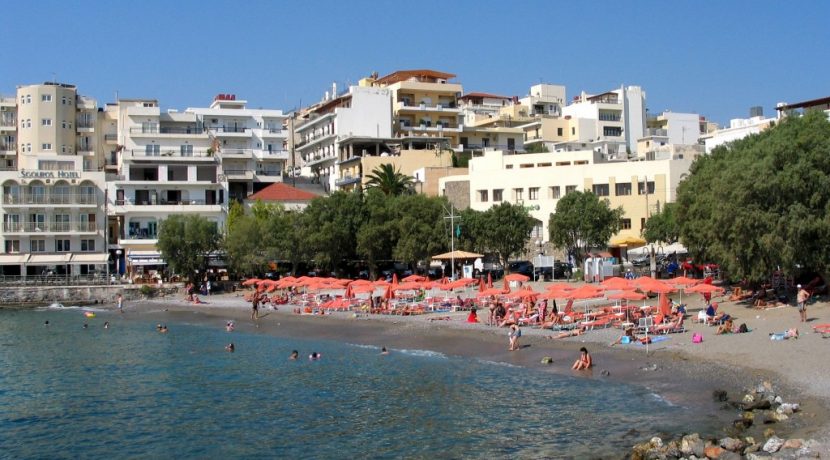 Nearby beach (Kitroplatia)