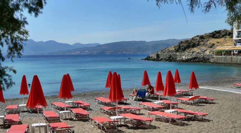 Nearby beach (Kitroplatia)