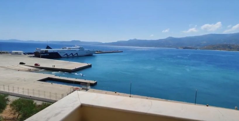 One bedroom high end, top floor, promenade apartment. Sea Views. Furnished