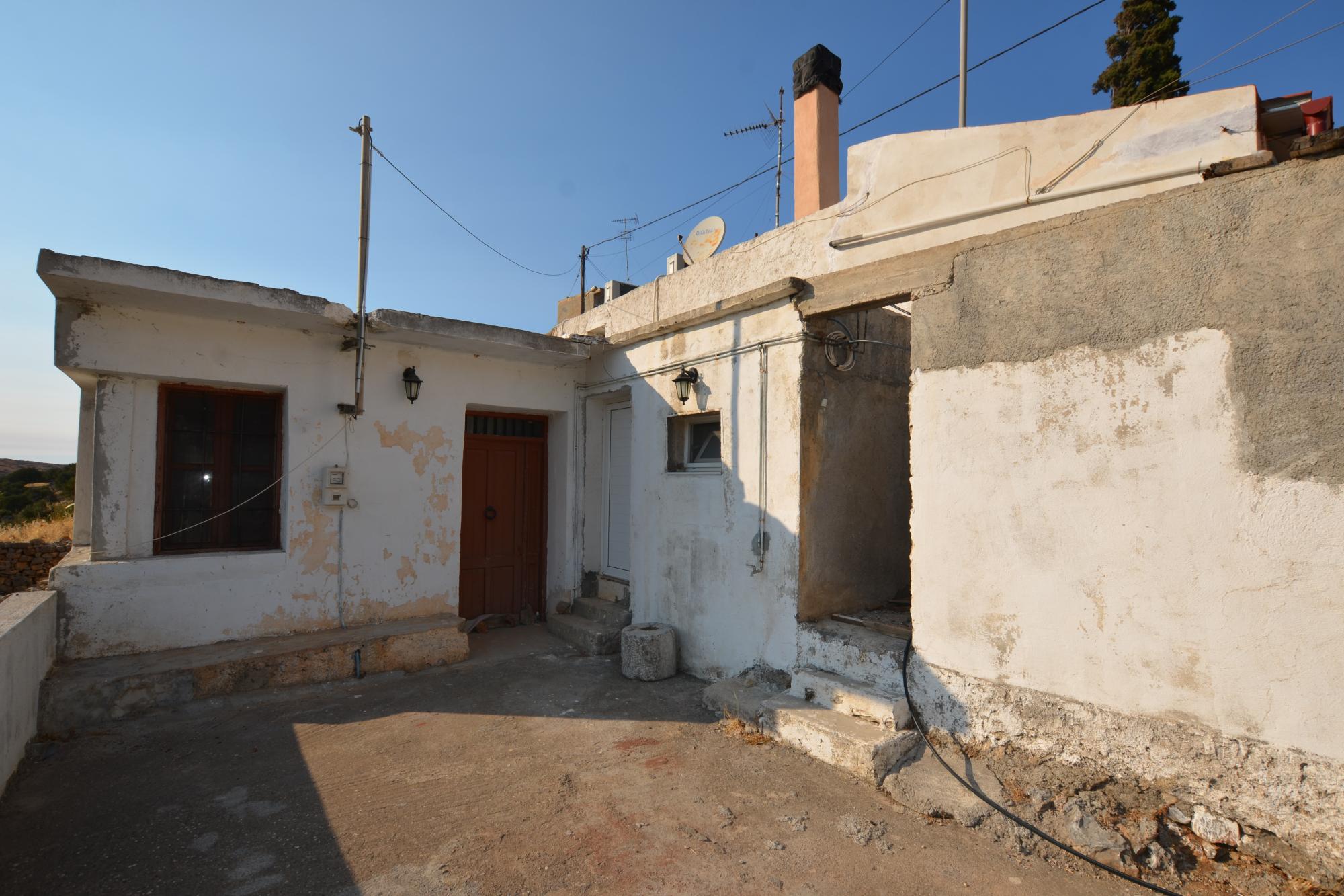 2 bedroom house in remote village with nice courtyard/terrace.