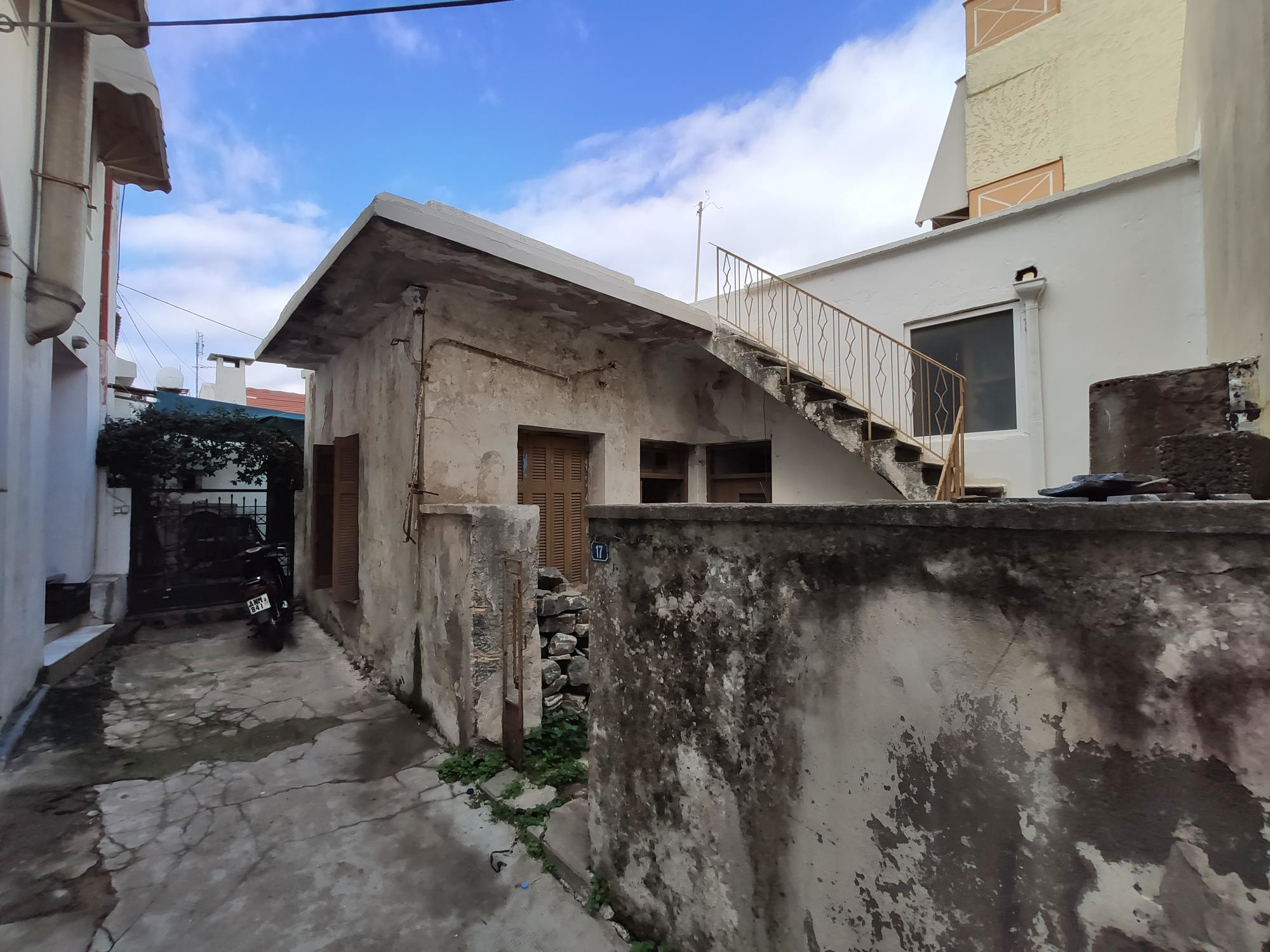 Two building property for renovation in the heart of Neapoli.