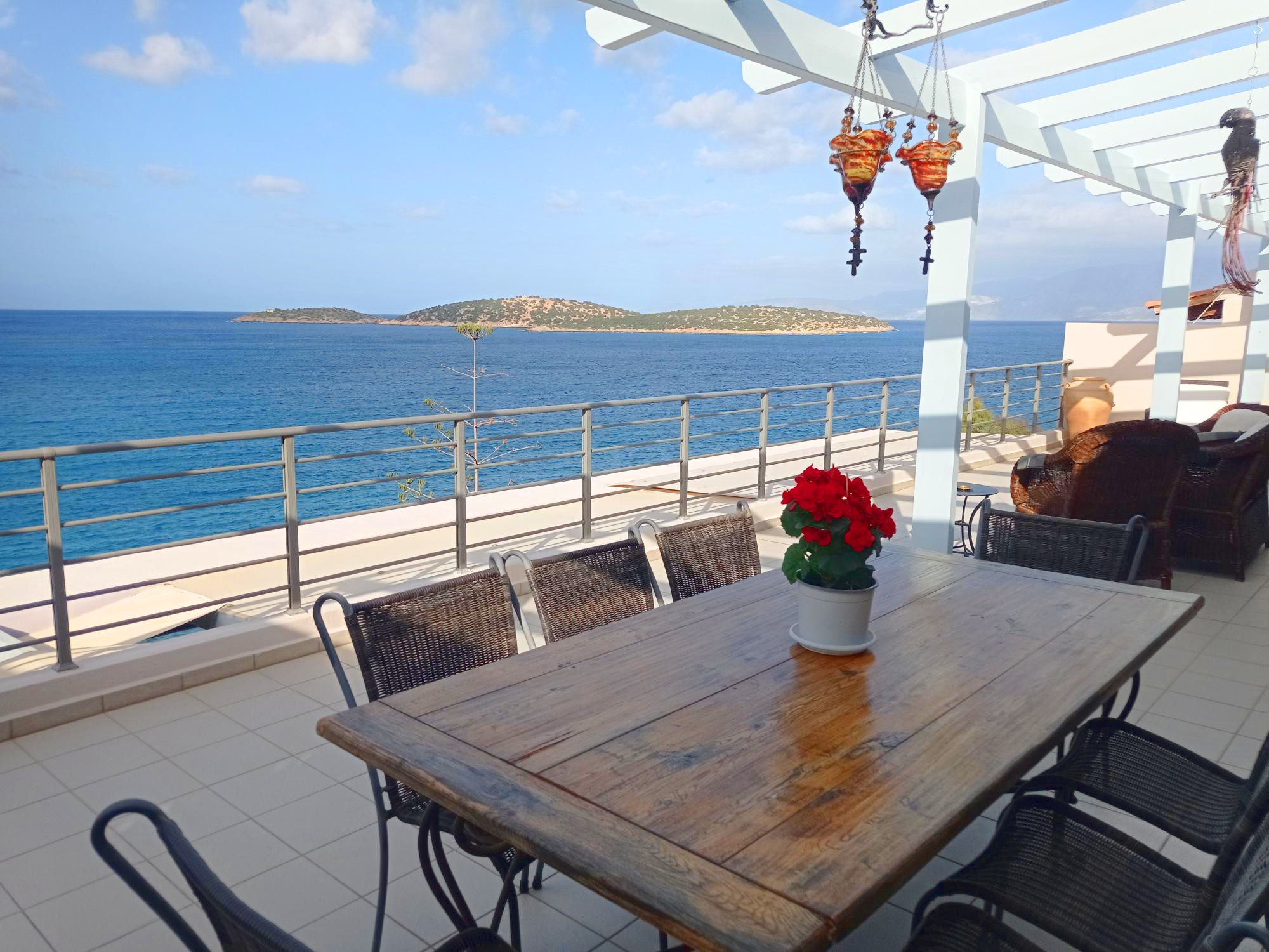 Seafront penthouse 3 bed town apartment with spectacular sea views. Fully Furnished.