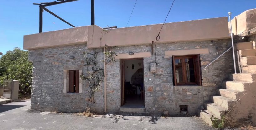 Cozy village stone house with roof terrace. Fully furnished.