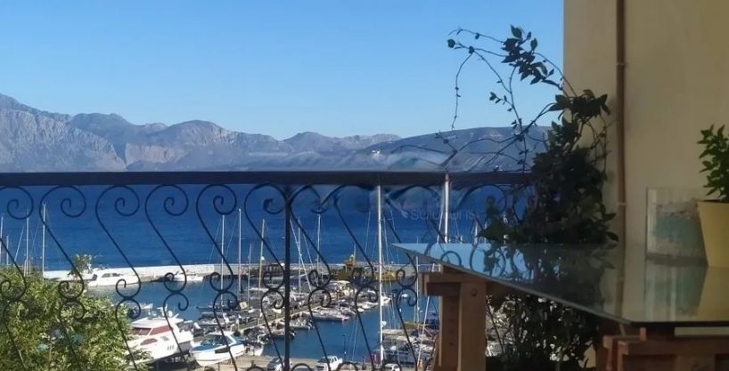 Seaview apartment near beach and town center.