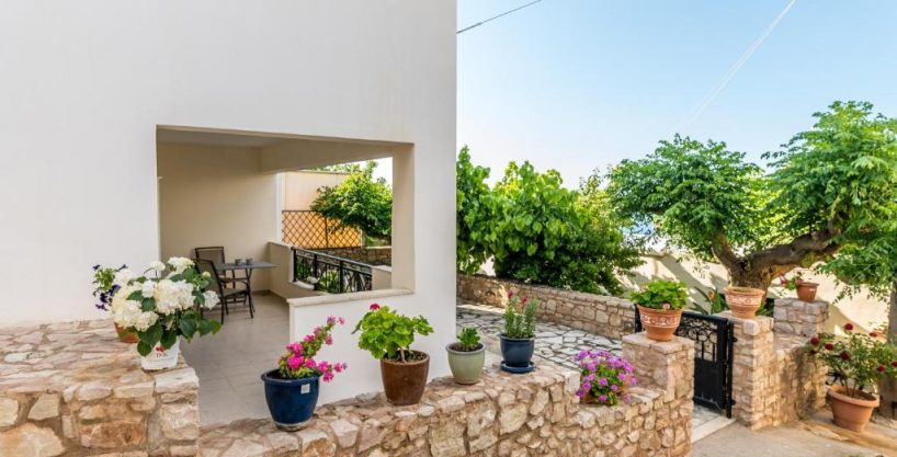 Seaview house with guest apartment and yard, near Sitia