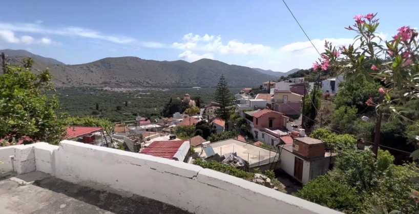 1+ bedroom house with stunning views, roof terrace, sold fully furnished.