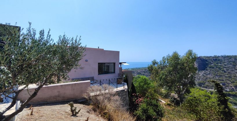 Beautiful detached 3 bedroom villa plus guest house with amazing sea views on large private plot.