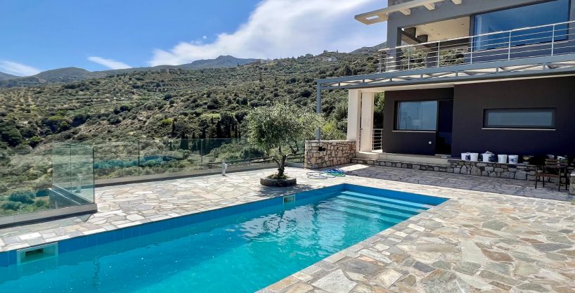 3 bedroom modern Villa with Pool overlooking sea and the countryside.