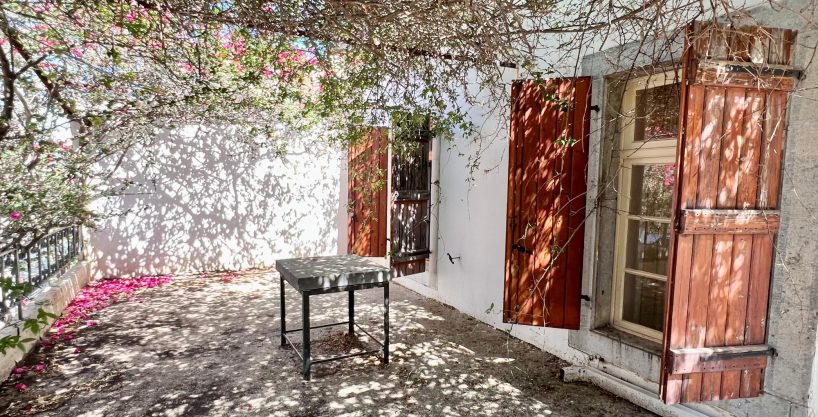 Old beautiful detached house with courtyard and garden.