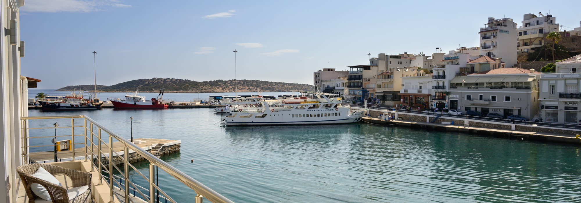 Elegant apartment facing the old port of Agios Nikolaos.