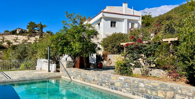 Exquisite Villa with Pool, Expansive Gardens and Stunning Panoramic Views