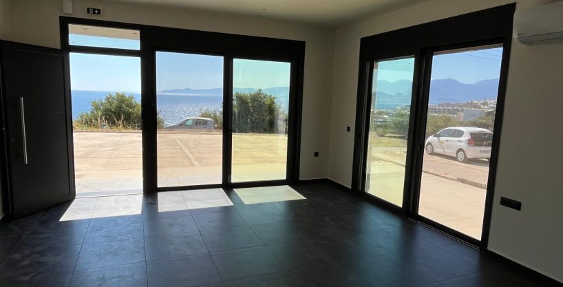 2 bedroom apartment with sea views for rent in Elounda