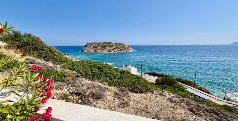 Sea view apartment with beautiful terrace in Mochlos