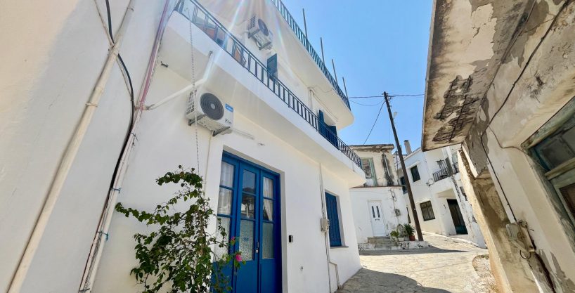 2-Apartments property with spacious roof terrace In Kalo Chorio, minutes from the beach