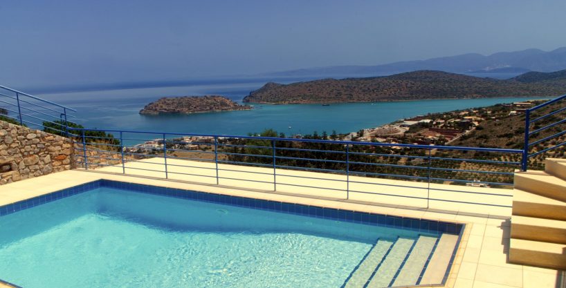 Villa with swimming pool and panoramic views above Plaka