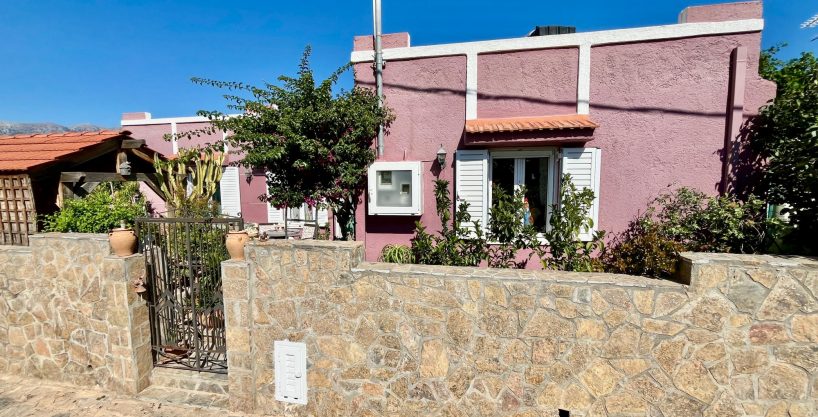 Charming renovated house with garden, roof terrace and mountain views in Kastelli