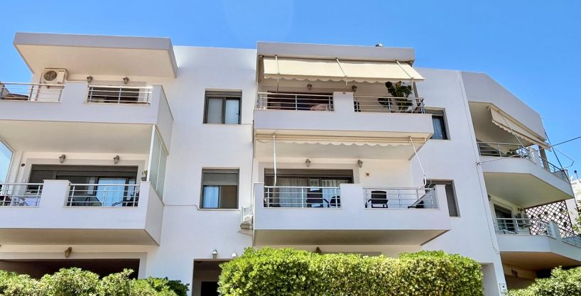 Spacious 2nd floor apartment with panoramic sea views in Agios Nikolaos