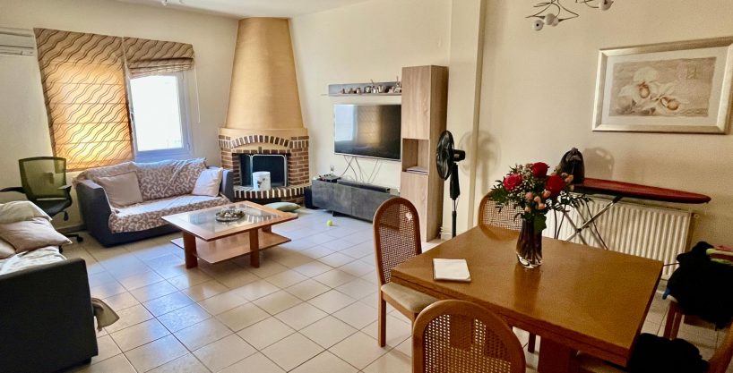 Spacious Apartment with views and guest studio steps from the sea in Agios Nikolaos